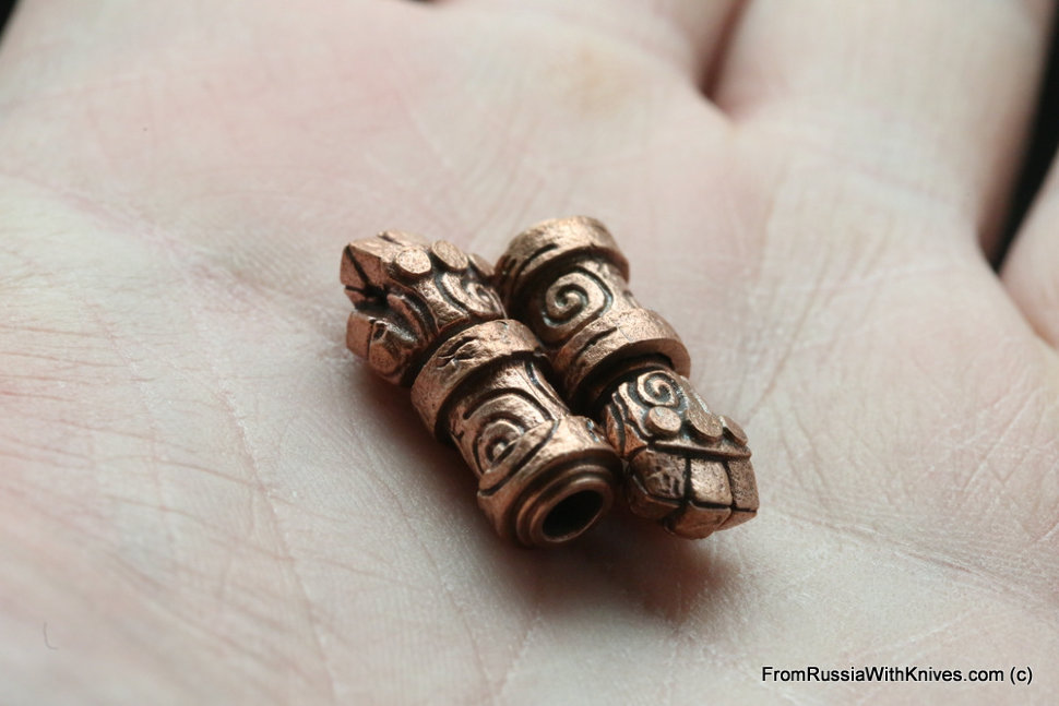 Bronze pair of mini-beads Hellboy Fist 39.1