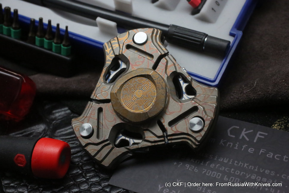 One-off CKF Pepyakka 3K fidget spinner puzzle