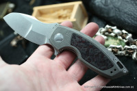 DISCONTINUED - PeaceDuke (M390, Ti, red shred CF)